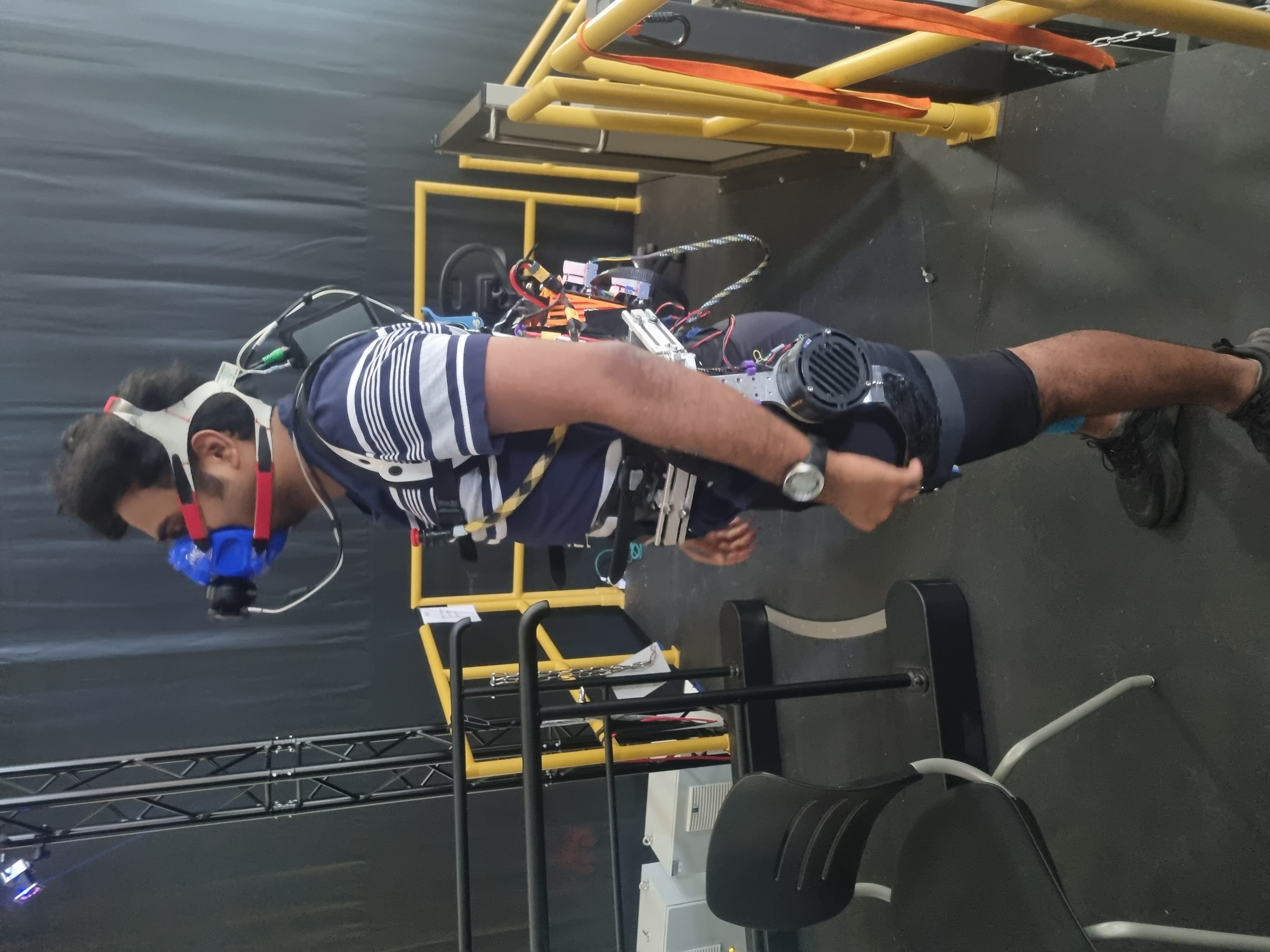 Hip exoskeleton device